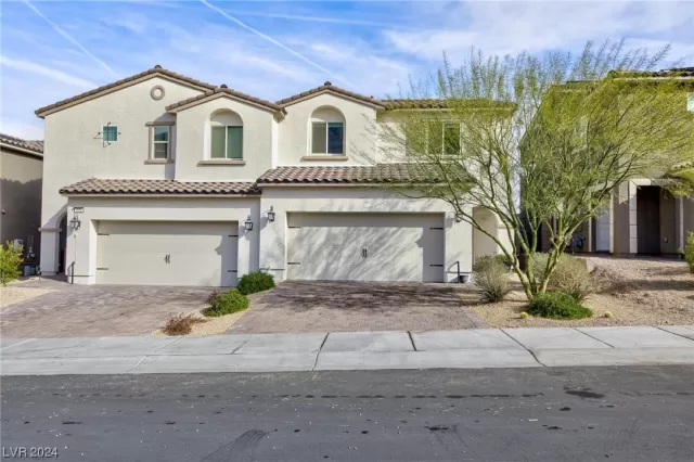 MLS: 2554271 Condo For Sale