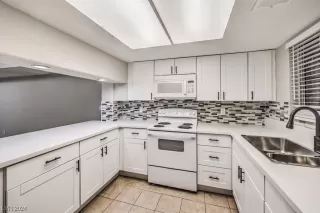 Photo #2: 2554289 Listing