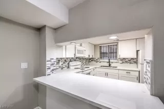 Photo #5: 2554289 Listing