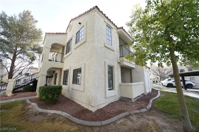 MLS: 2554324 Condo For Sale