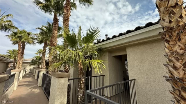 MLS: 2554329 Condo For Sale