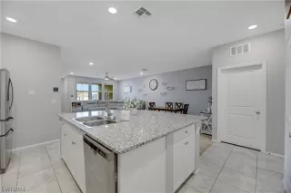 Photo #5: 2554459 Listing