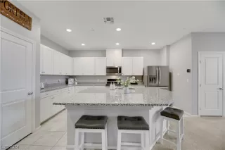 Photo #6: 2554459 Listing