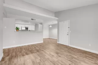 Photo #4: 2554468 Listing