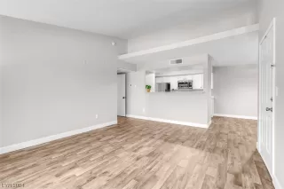 Photo #5: 2554468 Listing