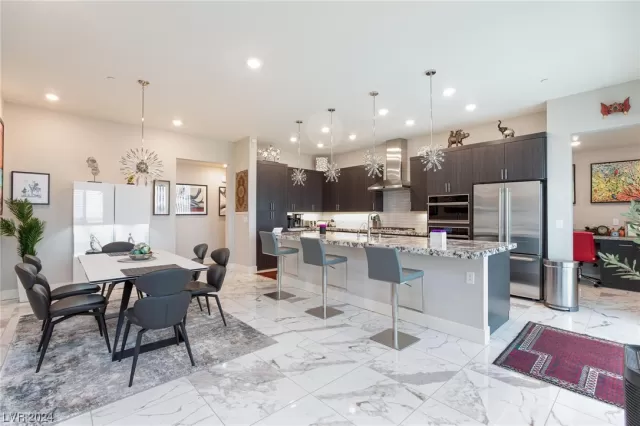 MLS: 2554511 Condo For Sale