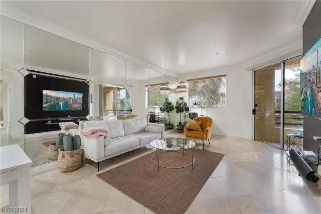 MLS: 2554603 Condo For Sale