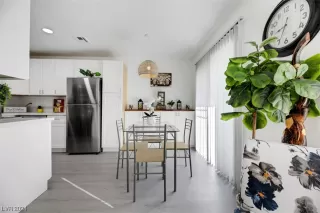 Photo #5: 2554649 Listing