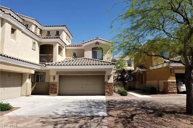 MLS: 2554684 Condo For Sale