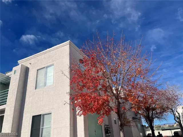 MLS: 2554762 Condo For Sale