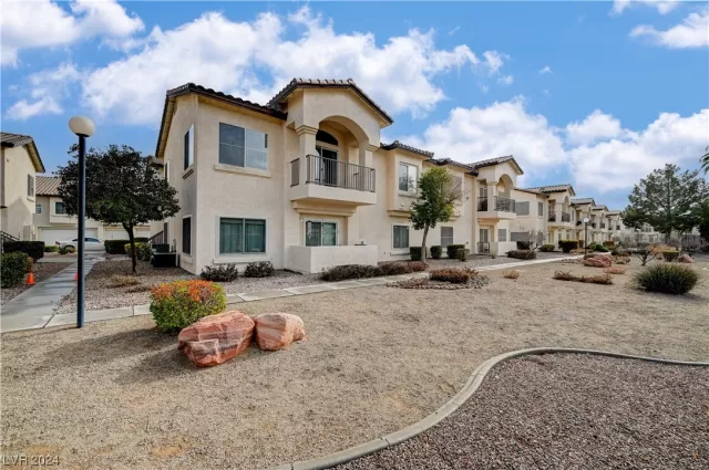 MLS: 2554795 Condo For Sale