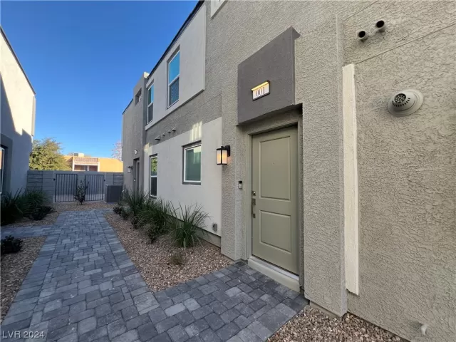 MLS: 2554805 Condo For Sale