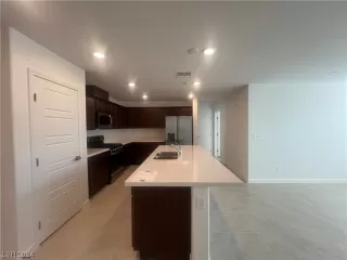 Photo #6: 2554805 Listing