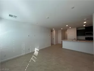 Photo #4: 2554809 Listing