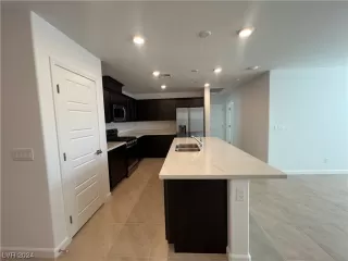 Photo #6: 2554809 Listing