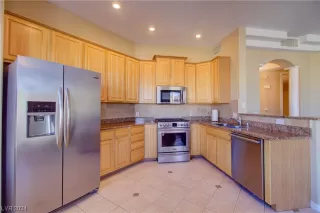 Photo #4: 2554828 Listing