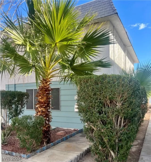 MLS: 2554871 Condo For Sale