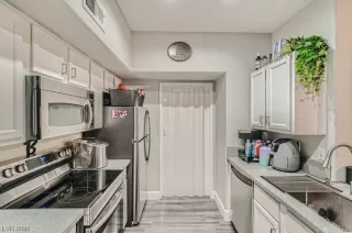 Photo #4: 2555021 Listing 