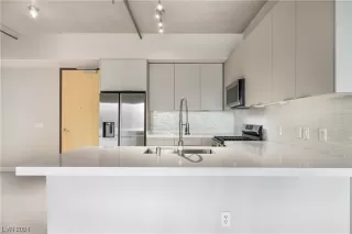 Photo #2: 2555050 Listing