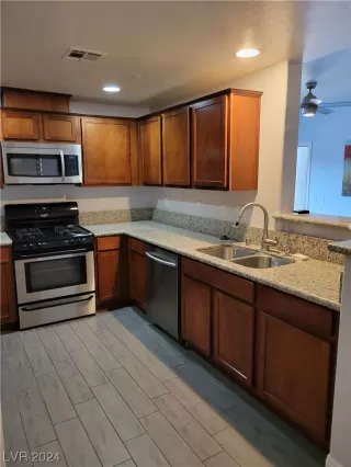 Photo #3: 2555073 Listing 