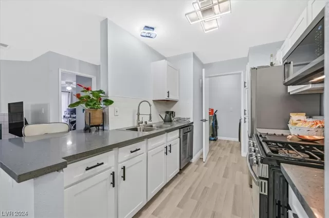 MLS: 2555076 Condo For Sale