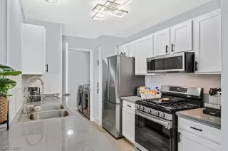 Photo #2: 2555076 Listing 