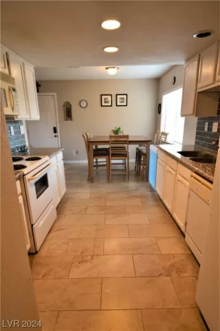 Photo #4: 2555100 Listing 