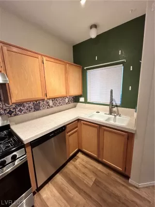 Photo #2: 2555116 Listing 