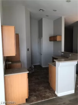 Photo #6: 2555129 Listing