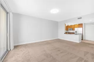 Photo #4: 2555143 Listing 