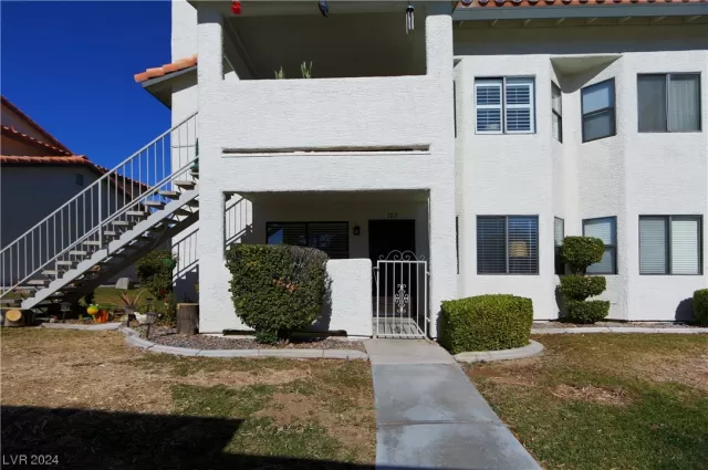 MLS: 2555186 Condo For Sale