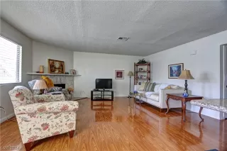 Photo #2: 2555186 Listing