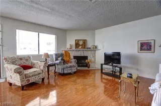 Photo #4: 2555186 Listing