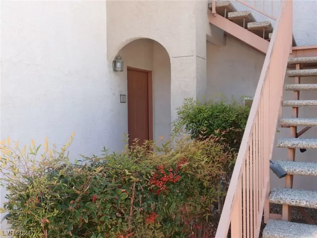 MLS: 2555223 Condo For Sale