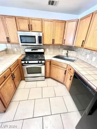 Photo #3: 2555223 Listing 