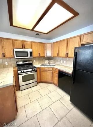 Photo #5: 2555223 Listing 