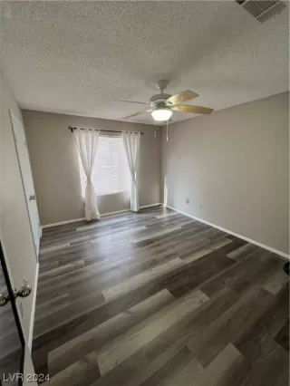 Photo #3: 2555225 Listing