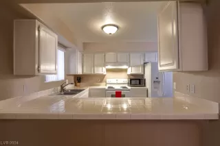 Photo #3: 2555331 Listing