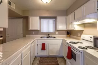 Photo #4: 2555331 Listing