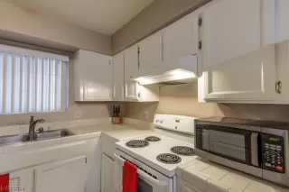 Photo #5: 2555331 Listing