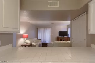 Photo #6: 2555331 Listing