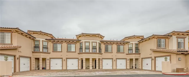 MLS: 2555332 Condo For Sale