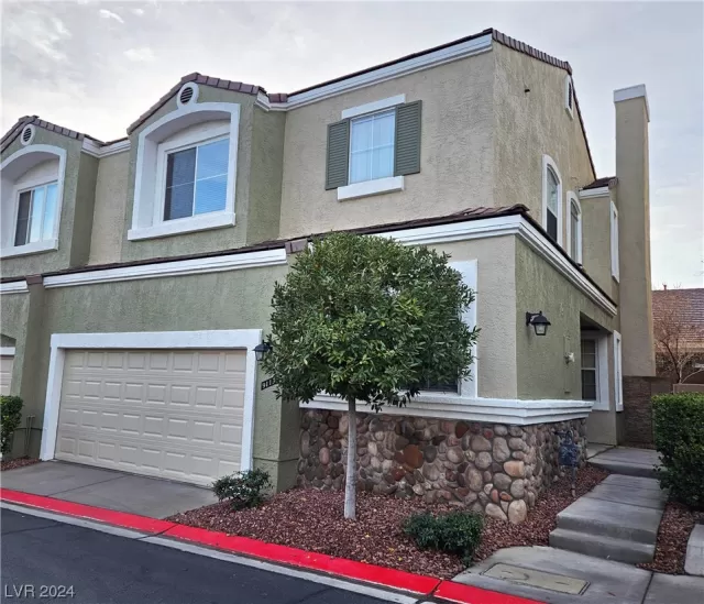 MLS: 2555339 Condo For Sale