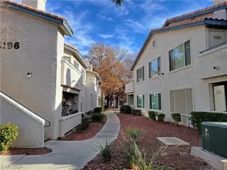 Photo #2: 2555343 Listing