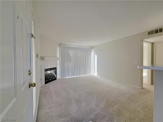 Photo #4: 2555343 Listing