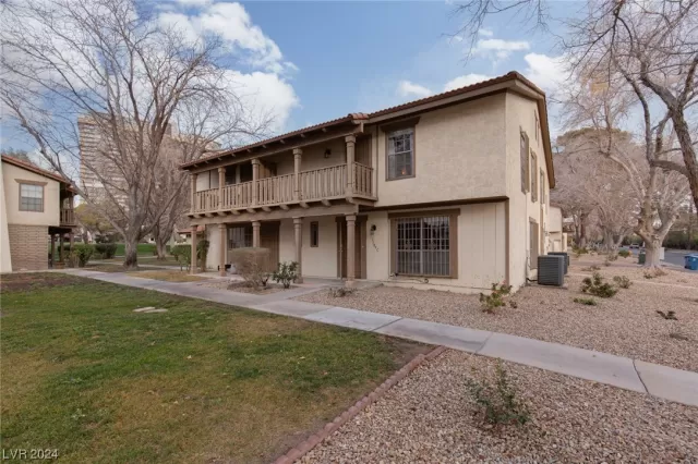 MLS: 2555346 Condo For Sale