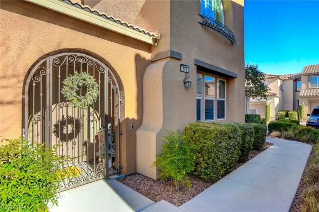 MLS: 2555361 Condo For Sale