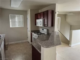 Photo #4: 2555368 Listing