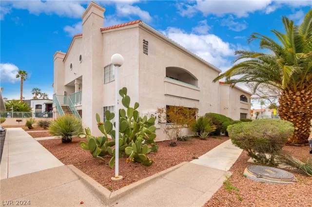 MLS: 2555385 Condo For Sale