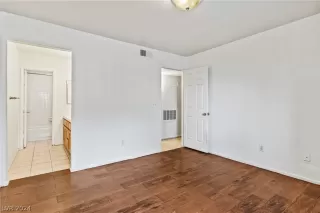 Photo #6: 2555385 Listing